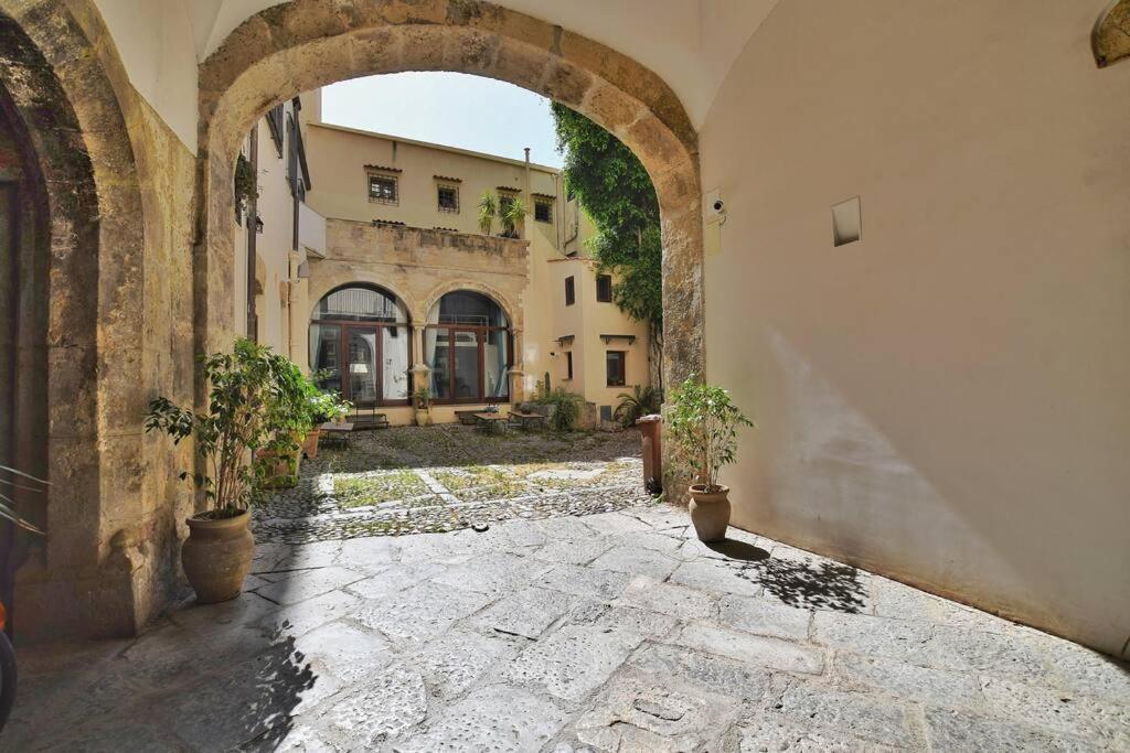 Ferienwohnung Iflat Agli Archetti Del Centro Palermo Exterior foto